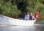 Nigtevecht 4 september 2013
Jort Kelder en Lauren Verster op hun sloep aan het varen op de vecht.