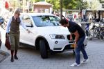Amsterdam 14 augustus 2013
Gerard Joling en Jort Kelder nemen commercial op voor autoverhuurbedrijf Sixt in Amsterdam zuid.
Peter Smulders bv