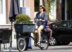 Amsterdam 17 augustus 2013
Kim v Kooten met dochter op de fiets.
Peter Smulders bv