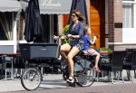 Amsterdam 17 augustus 2013
Kim v Kooten met dochter op de fiets.
Peter Smulders bv
