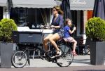 Amsterdam 17 augustus 2013
Kim v Kooten met dochter op de fiets.
Peter Smulders bv