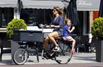 Amsterdam 17 augustus 2013
Kim v Kooten met dochter op de fiets.
Peter Smulders bv