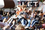 Amsterdam 18 augustus 2013
Kluun Raymond v d Klundert met zijn nieuwe vriendin op de parade.
Peter Smulders bv