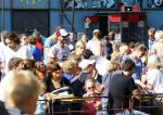 Amsterdam 18 augustus 2013
Kluun Raymond v d Klundert met zijn nieuwe vriendin op de parade.
Peter Smulders bv
