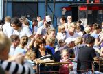 Amsterdam 18 augustus 2013
Kluun Raymond v d Klundert met zijn nieuwe vriendin op de parade.
Peter Smulders bv