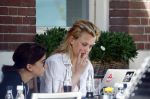 Amsterdam 16 augustus 2013
Maria Kooistra en haar dochter op een terras in Amsterdam. Maria zit te schrijven achter haar laptop.
Peter Smulders bv