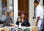 Amsterdam 31 augustus 2013
Nada v Nie op terras met inge Teeuwen ( zus Hans Teeuwen).
De zoon van Nada Quentin werkt daar in de bediening