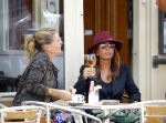 Amsterdam 31 augustus 2013
Nada v Nie op terras met inge Teeuwen ( zus Hans Teeuwen).
De zoon van Nada Quentin werkt daar in de bediening