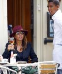 Amsterdam 31 augustus 2013
Nada v Nie op terras met inge Teeuwen ( zus Hans Teeuwen).
De zoon van Nada Quentin werkt daar in de bediening
