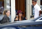Amsterdam 31 augustus 2013
Nada v Nie op terras met inge Teeuwen ( zus Hans Teeuwen).
De zoon van Nada Quentin werkt daar in de bediening
