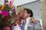Hoofddorp 29 augustus 2013
Presentatie van de Margriet met Natasja Foger als hoofdredaktrice.
Leontine v d Bos de reguliere hoofdredaktrice geeft aar het eerste exemplaar en Rene Froger zingt voor Natasja bij sanoma uitgevers