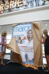 Hoofddorp 29 augustus 2013
Presentatie van de Margriet met Natasja Foger als hoofdredaktrice.
Leontine v d Bos de reguliere hoofdredaktrice geeft aar het eerste exemplaar en Rene Froger zingt voor Natasja bij sanoma uitgevers