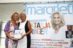 Hoofddorp 29 augustus 2013
Presentatie van de Margriet met Natasja Foger als hoofdredaktrice.
Leontine v d Bos de reguliere hoofdredaktrice geeft aar het eerste exemplaar en Rene Froger zingt voor Natasja bij sanoma uitgevers