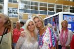 Hoofddorp 29 augustus 2013
Presentatie van de Margriet met Natasja Foger als hoofdredaktrice.
Leontine v d Bos de reguliere hoofdredaktrice geeft aar het eerste exemplaar en Rene Froger zingt voor Natasja bij sanoma uitgevers