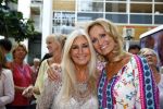 Hoofddorp 29 augustus 2013
Presentatie van de Margriet met Natasja Foger als hoofdredaktrice.
Leontine v d Bos de reguliere hoofdredaktrice geeft aar het eerste exemplaar en Rene Froger zingt voor Natasja bij sanoma uitgevers