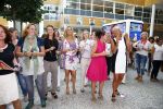 Hoofddorp 29 augustus 2013
Presentatie van de Margriet met Natasja Foger als hoofdredaktrice.
Leontine v d Bos de reguliere hoofdredaktrice geeft aar het eerste exemplaar en Rene Froger zingt voor Natasja bij sanoma uitgevers