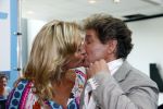 Hoofddorp 29 augustus 2013
Presentatie van de Margriet met Natasja Foger als hoofdredaktrice.
Leontine v d Bos de reguliere hoofdredaktrice geeft aar het eerste exemplaar en Rene Froger zingt voor Natasja bij sanoma uitgevers