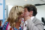 Hoofddorp 29 augustus 2013
Presentatie van de Margriet met Natasja Foger als hoofdredaktrice.
Leontine v d Bos de reguliere hoofdredaktrice geeft aar het eerste exemplaar en Rene Froger zingt voor Natasja bij sanoma uitgevers
