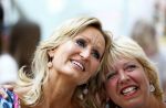 Hoofddorp 29 augustus 2013
Presentatie van de Margriet met Natasja Foger als hoofdredaktrice.
Leontine v d Bos de reguliere hoofdredaktrice geeft aar het eerste exemplaar en Rene Froger zingt voor Natasja bij sanoma uitgevers