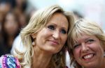 Hoofddorp 29 augustus 2013
Presentatie van de Margriet met Natasja Foger als hoofdredaktrice.
Leontine v d Bos de reguliere hoofdredaktrice geeft aar het eerste exemplaar en Rene Froger zingt voor Natasja bij sanoma uitgevers