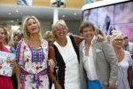 Hoofddorp 29 augustus 2013
Presentatie van de Margriet met Natasja Foger als hoofdredaktrice.
Leontine v d Bos de reguliere hoofdredaktrice geeft aar het eerste exemplaar en Rene Froger zingt voor Natasja bij sanoma uitgevers