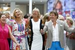 Hoofddorp 29 augustus 2013
Presentatie van de Margriet met Natasja Foger als hoofdredaktrice.
Leontine v d Bos de reguliere hoofdredaktrice geeft aar het eerste exemplaar en Rene Froger zingt voor Natasja bij sanoma uitgevers