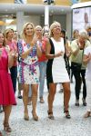 Hoofddorp 29 augustus 2013
Presentatie van de Margriet met Natasja Foger als hoofdredaktrice.
Leontine v d Bos de reguliere hoofdredaktrice geeft aar het eerste exemplaar en Rene Froger zingt voor Natasja bij sanoma uitgevers