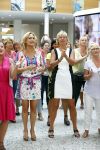 Hoofddorp 29 augustus 2013
Presentatie van de Margriet met Natasja Foger als hoofdredaktrice.
Leontine v d Bos de reguliere hoofdredaktrice geeft aar het eerste exemplaar en Rene Froger zingt voor Natasja bij sanoma uitgevers