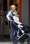 Amsterdam 3 september 2013
Nicolette Kluijver met dochtertje na zwemles en boodschappen doen bij Albert Heijn.