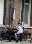 Amsterdam 3 september 2013
Nicolette Kluijver met dochtertje na zwemles en boodschappen doen bij Albert Heijn.