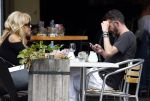 Amsterdam 21 augustus 2013
Patricia Paay met een kennis op terras.
Peter Smulders bv