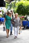 Amsterdam 31 augustus 2013
Patricia Paay gaat luncen met haar moeder zus Yvonne Keeley en Roxy paay bij de joffers.