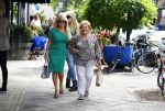 Amsterdam 31 augustus 2013
Patricia Paay gaat luncen met haar moeder zus Yvonne Keeley en Roxy paay bij de joffers.