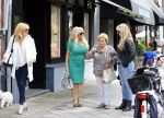 Amsterdam 31 augustus 2013
Patricia Paay gaat luncen met haar moeder zus Yvonne Keeley en Roxy paay bij de joffers.