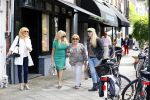 Amsterdam 31 augustus 2013
Patricia Paay gaat luncen met haar moeder zus Yvonne Keeley en Roxy paay bij de joffers.