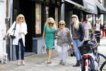 Amsterdam 31 augustus 2013
Patricia Paay gaat luncen met haar moeder zus Yvonne Keeley en Roxy paay bij de joffers.