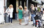 Amsterdam 31 augustus 2013
Patricia Paay gaat luncen met haar moeder zus Yvonne Keeley en Roxy paay bij de joffers.