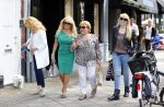 Amsterdam 31 augustus 2013
Patricia Paay gaat luncen met haar moeder zus Yvonne Keeley en Roxy paay bij de joffers.