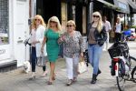 Amsterdam 31 augustus 2013
Patricia Paay gaat luncen met haar moeder zus Yvonne Keeley en Roxy paay bij de joffers.