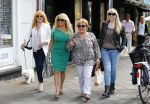 Amsterdam 31 augustus 2013
Patricia Paay gaat luncen met haar moeder zus Yvonne Keeley en Roxy paay bij de joffers.