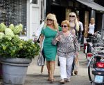 Amsterdam 31 augustus 2013
Patricia Paay gaat luncen met haar moeder zus Yvonne Keeley en Roxy paay bij de joffers.