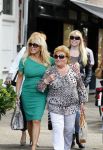 Amsterdam 31 augustus 2013
Patricia Paay gaat luncen met haar moeder zus Yvonne Keeley en Roxy paay bij de joffers.