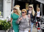 Amsterdam 31 augustus 2013
Patricia Paay gaat luncen met haar moeder zus Yvonne Keeley en Roxy paay bij de joffers.
