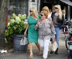 Amsterdam 31 augustus 2013
Patricia Paay gaat luncen met haar moeder zus Yvonne Keeley en Roxy paay bij de joffers.