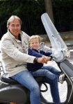 Amsterdam 31 augustus 2013
Patrick Huisman met zoontje op vespa scooter