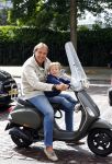 Amsterdam 31 augustus 2013
Patrick Huisman met zoontje op vespa scooter