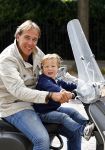 Amsterdam 31 augustus 2013
Patrick Huisman met zoontje op vespa scooter