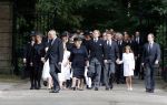 Lage Vuursche 16 augustus 2013
Begrafenis Prins Friso bij de stulpkerk in Lage Vuursche. De hele koninklijke familie was Aanwezig. Prinses Mabel met dochters en Prinses Beatrix . Koning Willem Alexander Maxima Ariane Alexia Amalia
Peter Smulders bv