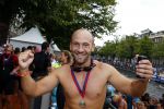 Amsterdam 8 september 2013
Amsterdam city swim door de grachten met diverse bn ers.
ralph de Vries met zijn broer en met zijn vrouw Carlijn