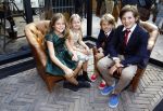 Amsterdam 5 september 2013
Opening nieuwe eyeworks pand met Reinout en Danielle Oerlemans (met kinderen) en burgemeester Eberhard v d Laan